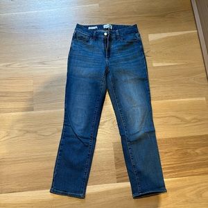 Universal Thread High Rise Slim Straight Fit Jeans Size 4R medium wash